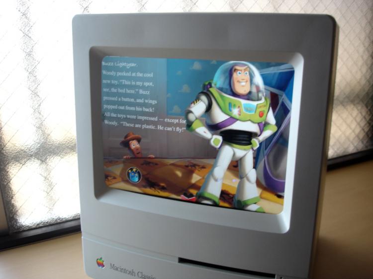 DIY Vintage Macintosh iPad Stand
