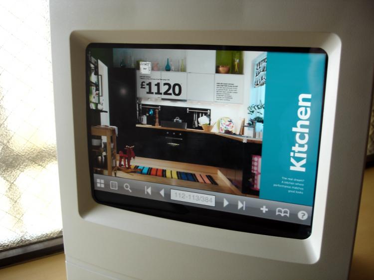 DIY Vintage Macintosh iPad Stand