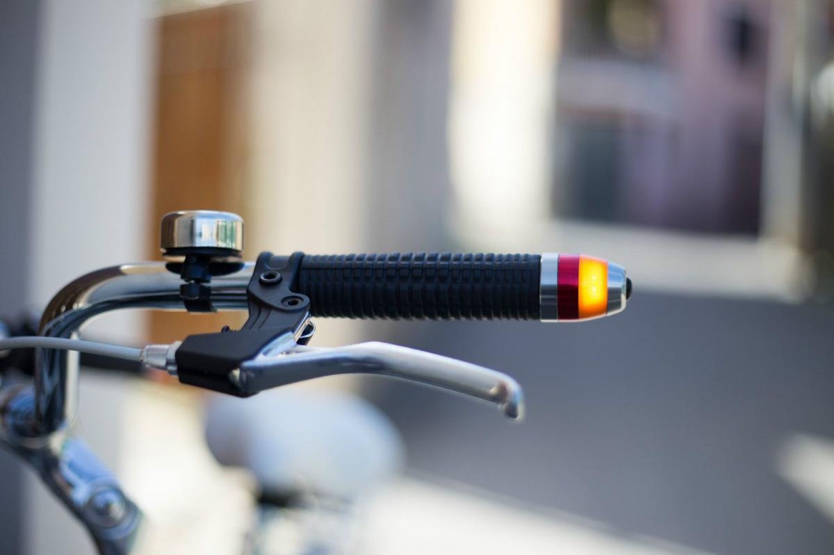 CYCL Winglights - Bicycle Handlebar turn signals - Snap on bike safety lights and turn signal