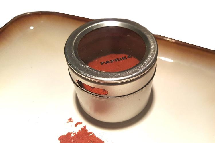 Magnetic Spice Tins Attach To Your Refrigerator - Wall mounted magnetic spice rack - clear glass spice tins