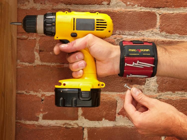 Magnogrip Magnetic Wristband - Magnetic nail, screw, and tool holding wristband