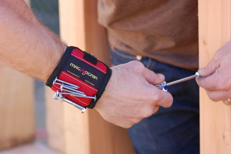 Magnogrip Magnetic Wristband - Magnetic nail, screw, and tool holding wristband