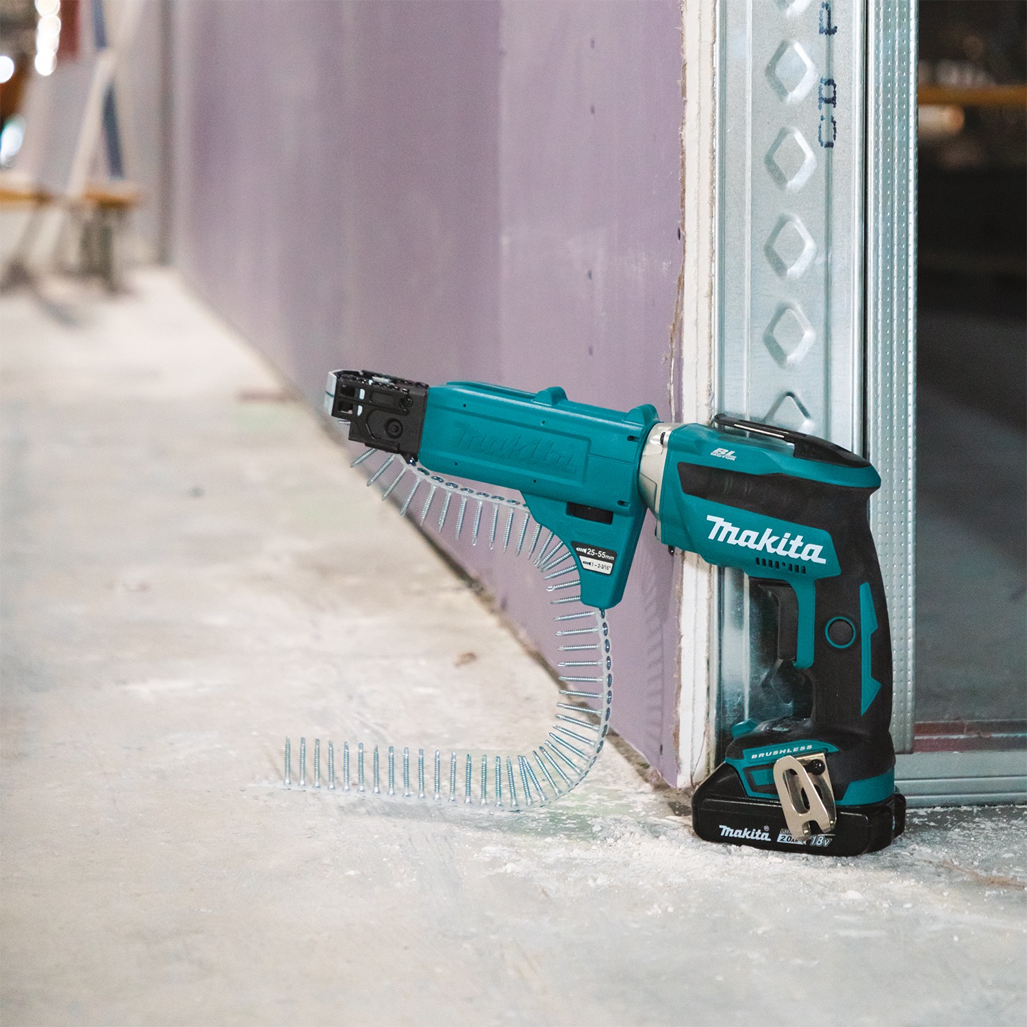 Makita Autfeed Screwdriver - Automatic drill that feeds screws
