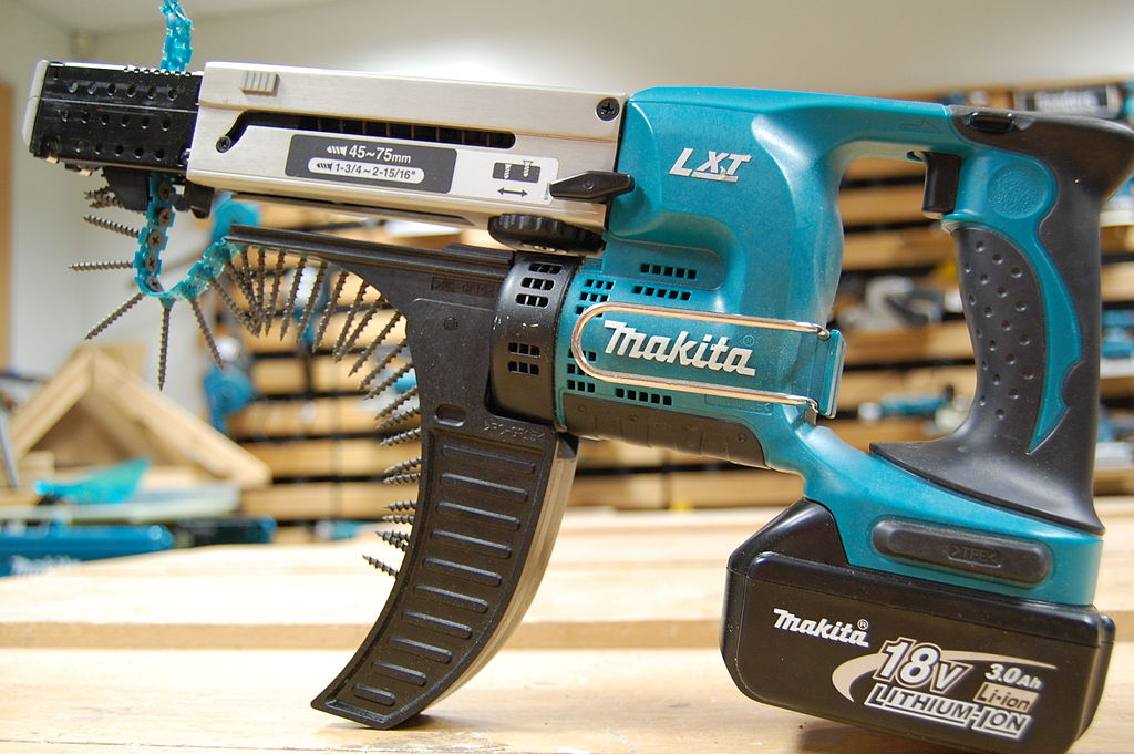 Makita Autfeed Screwdriver - Automatic drill that feeds screws