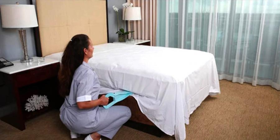 Bed MadeEZ Bed mattress lifting tool help make bed and install bed skirts