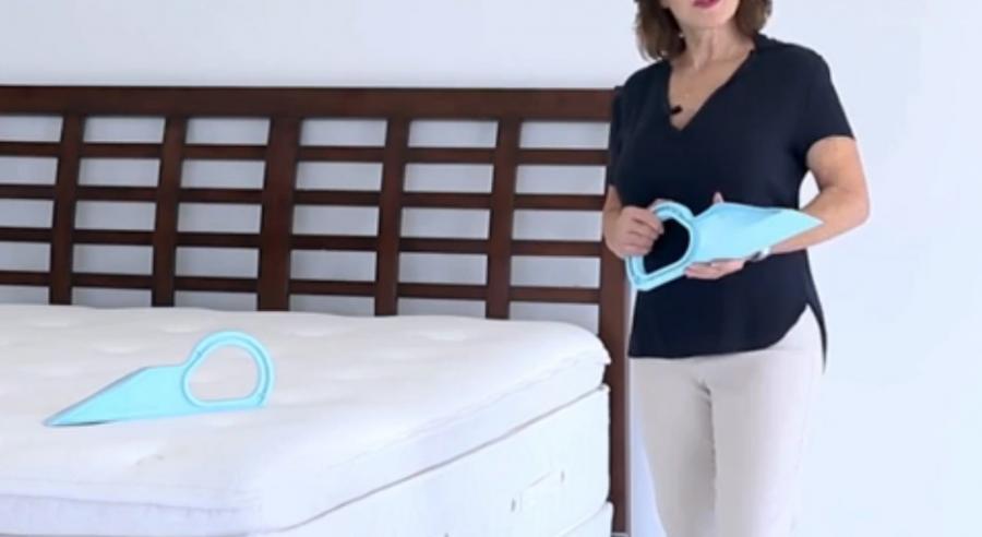Bed MadeEZ Bed mattress lifting tool help make bed and install bed skirts