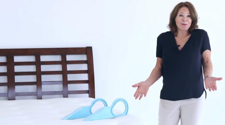 Bed MadeEZ Bed mattress lifting tool help make bed and install bed skirts
