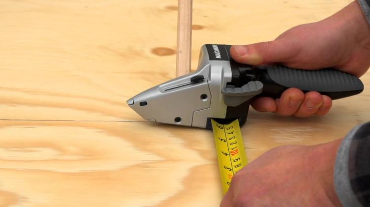 Maximum Drywall Axe - Combo measuring tape and retractable blade drywall cutter