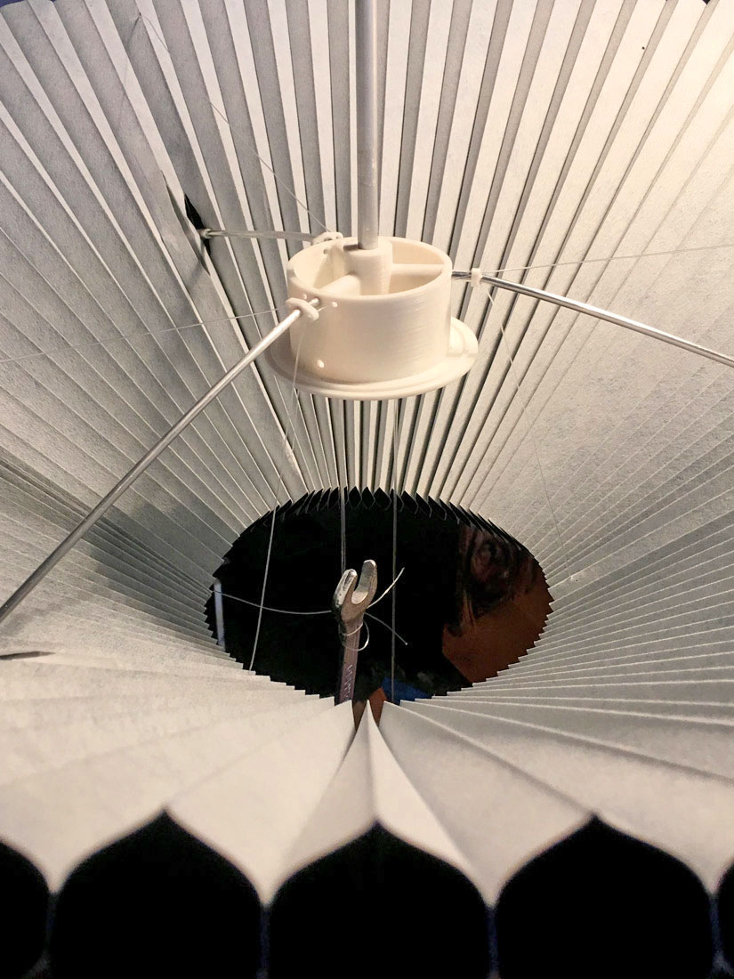 Adjustable honeycomb lamp