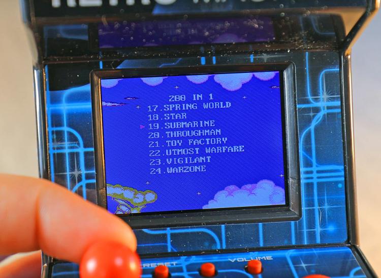 Mini Arcade Machine - Retro tiny arcade with 200 pre-installed nostalgic video games