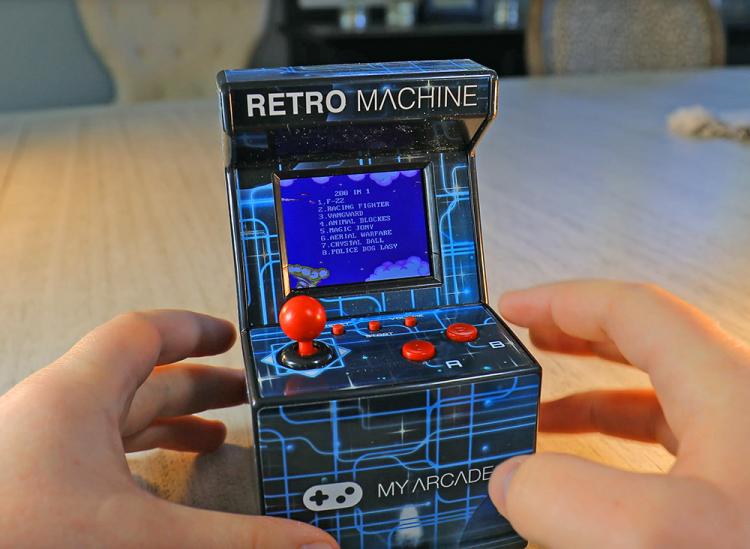 Mini Arcade Machine - Retro tiny arcade with 200 pre-installed nostalgic video games