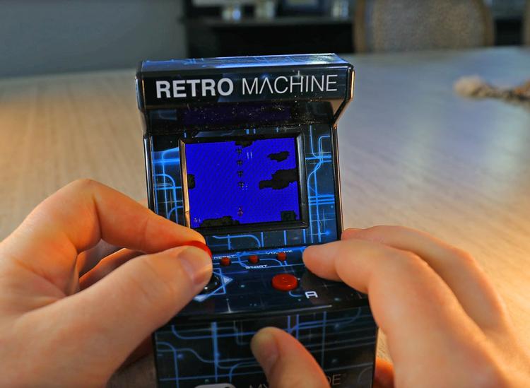 Mini Arcade Machine - Retro tiny arcade with 200 pre-installed nostalgic video games