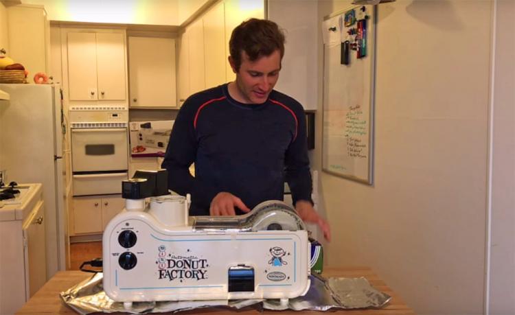 Mini Donut Factory - Mini Donut Maker Lets You Make Mini Donuts at Home