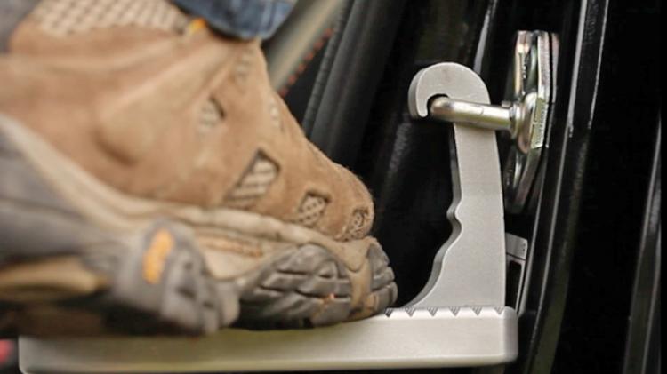 Moki DoorStep Gives You a Step To Easily Access Roof Of Car - Car Roof Step