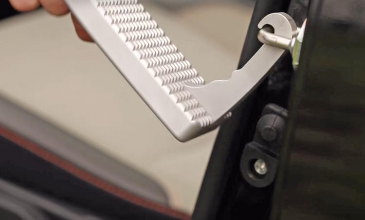 Moki DoorStep Gives You a Step To Easily Access Roof Of Car - Car Roof Step