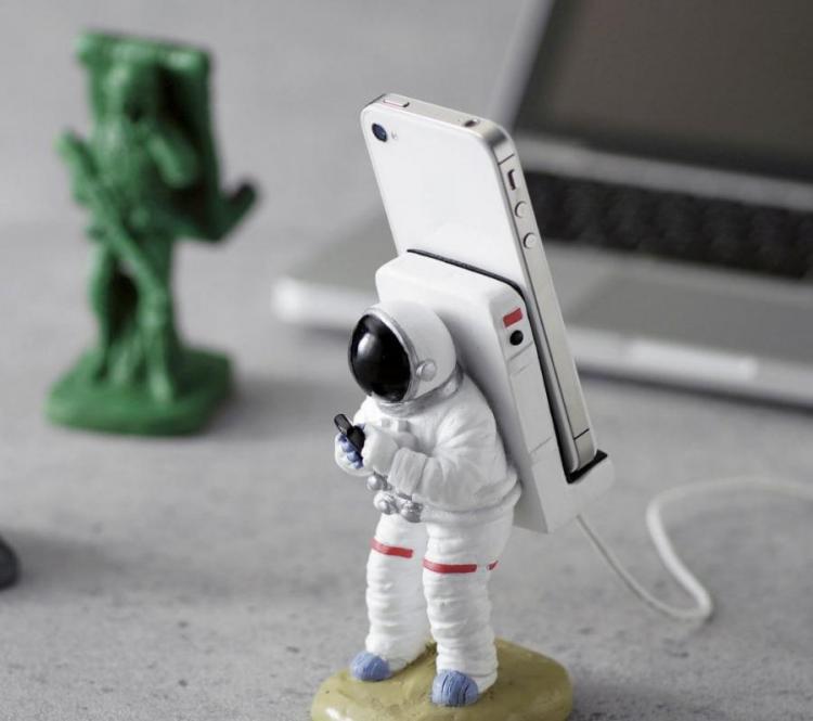 Astronaut Phone Holder And Charger