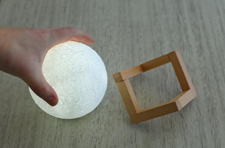 Moon Night-Light - Lunar Lamp - Glowing Moon Lamp - Tap to turn it on/off