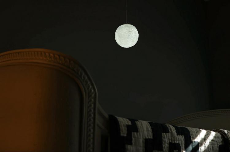 Moon Night-Light - Lunar Lamp - Glowing Moon Lamp - Tap to turn it on/off