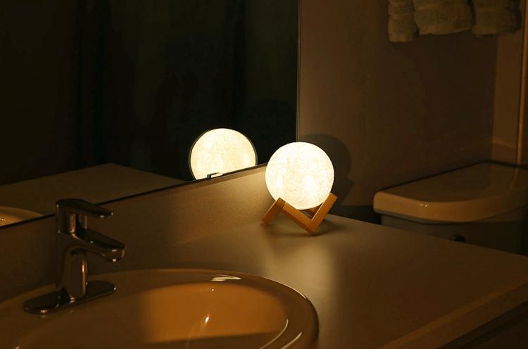 Moon Night-Light - Lunar Lamp - Glowing Moon Lamp - Tap to turn it on/off