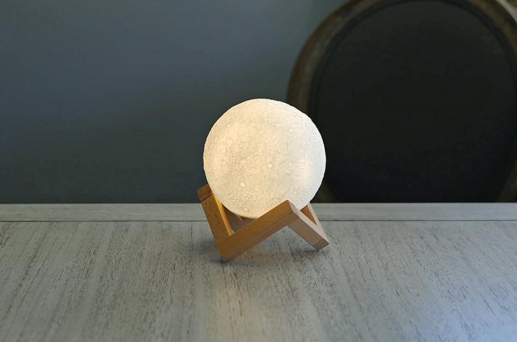 Moon Night-Light - Lunar Lamp - Glowing Moon Lamp - Tap to turn it on/off