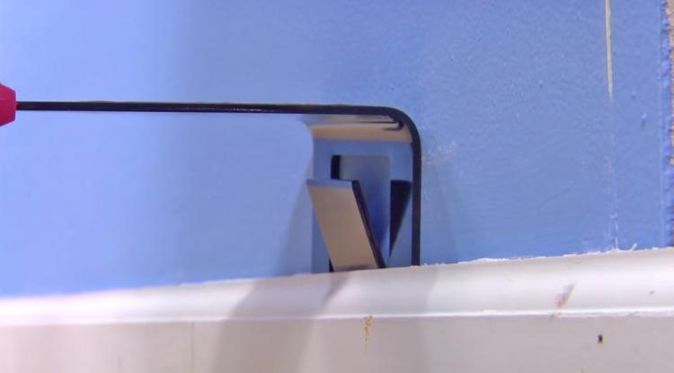 Zenith Multi-Use Trim Puller - Multi-Tool Pry Bar easily removes baseboards, trimming, floor panels, tile, and more