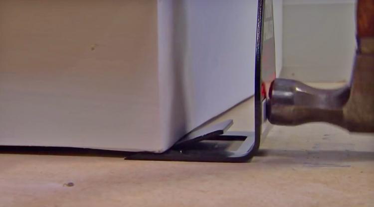 Zenith Multi-Use Trim Puller - Multi-Tool Pry Bar easily removes baseboards, trimming, floor panels, tile, and more
