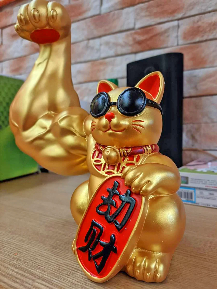 Super Muscular Waving Cat Statue (Maneki-Neko)