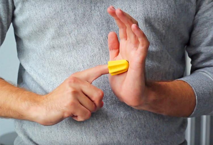 Nimble Mini Scissors Attaches To Your Finger - Mini finger blade for opening packages