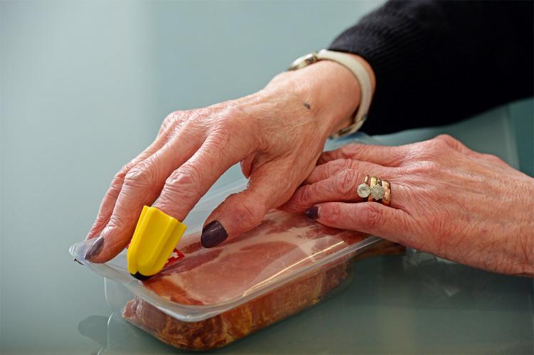 Nimble Mini Scissors Attaches To Your Finger - Mini finger blade for opening packages
