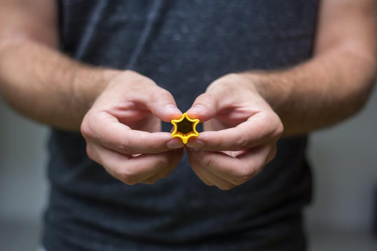 Nimble Mini Scissors Attaches To Your Finger - Mini finger blade for opening packages