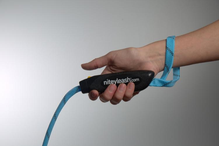 Nitey Leash: LED Light Up Dog Leash Gets You Easily Seen During Night Walks