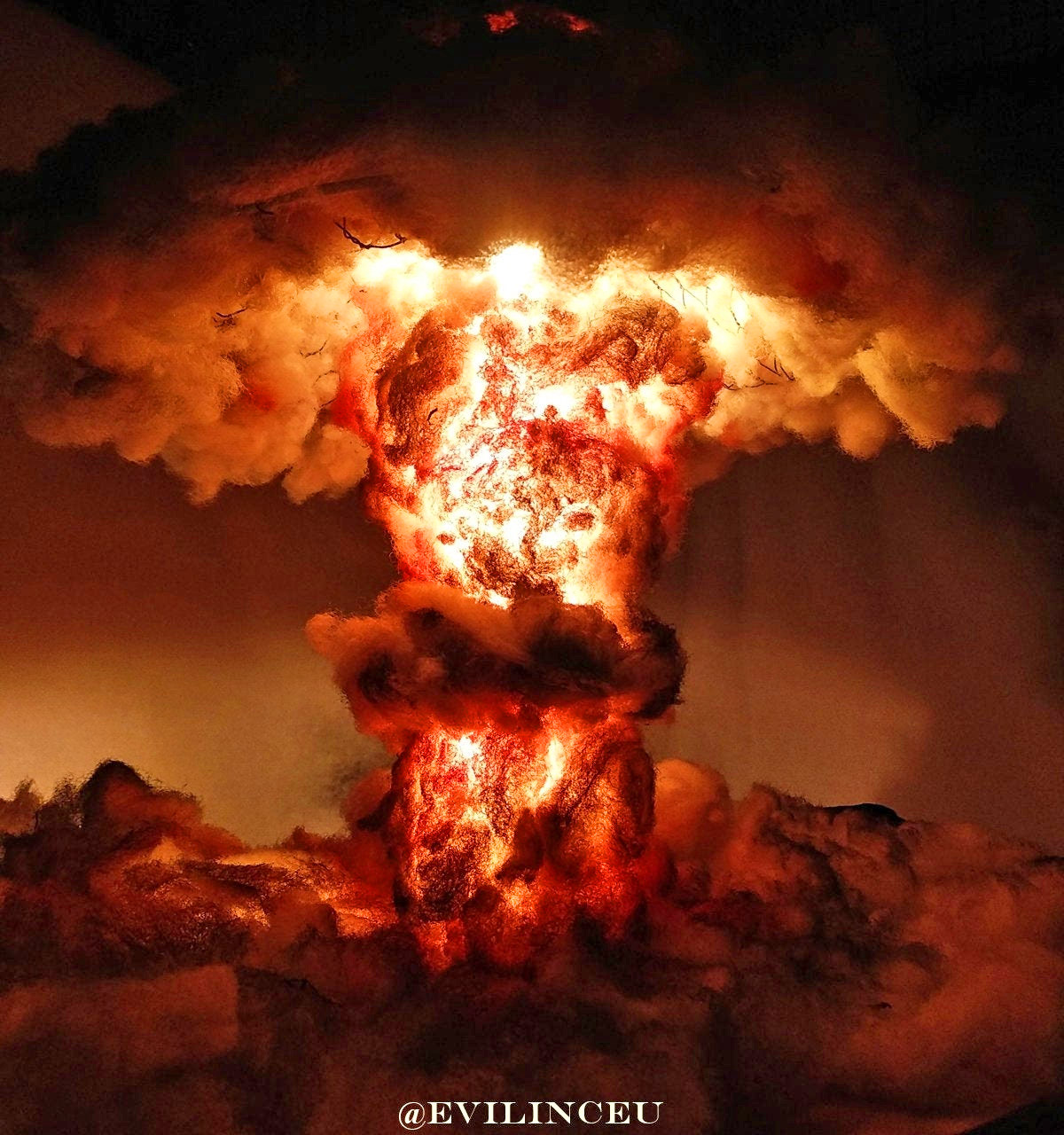 Nuclear Explosion Bomb Lamp - Mushroom cloud night-light diorama lamp