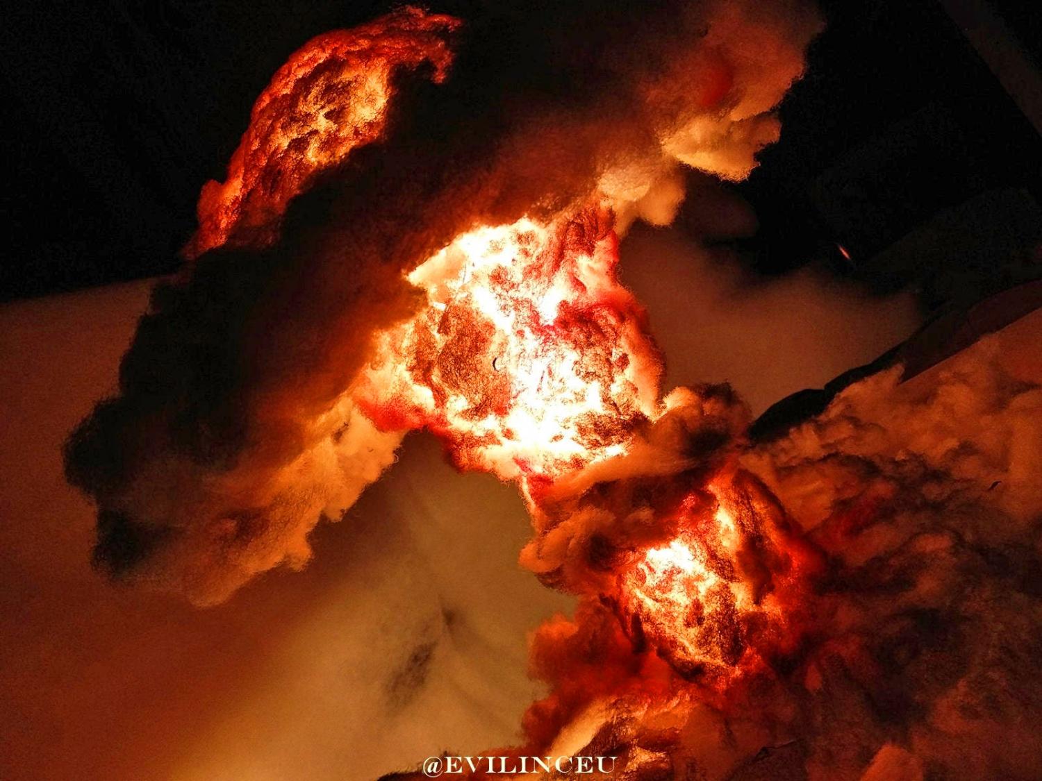 Nuclear Explosion Bomb Lamp - Mushroom cloud night-light diorama lamp