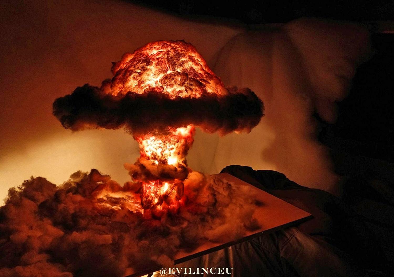 Nuclear Explosion Bomb Lamp - Mushroom cloud night-light diorama lamp
