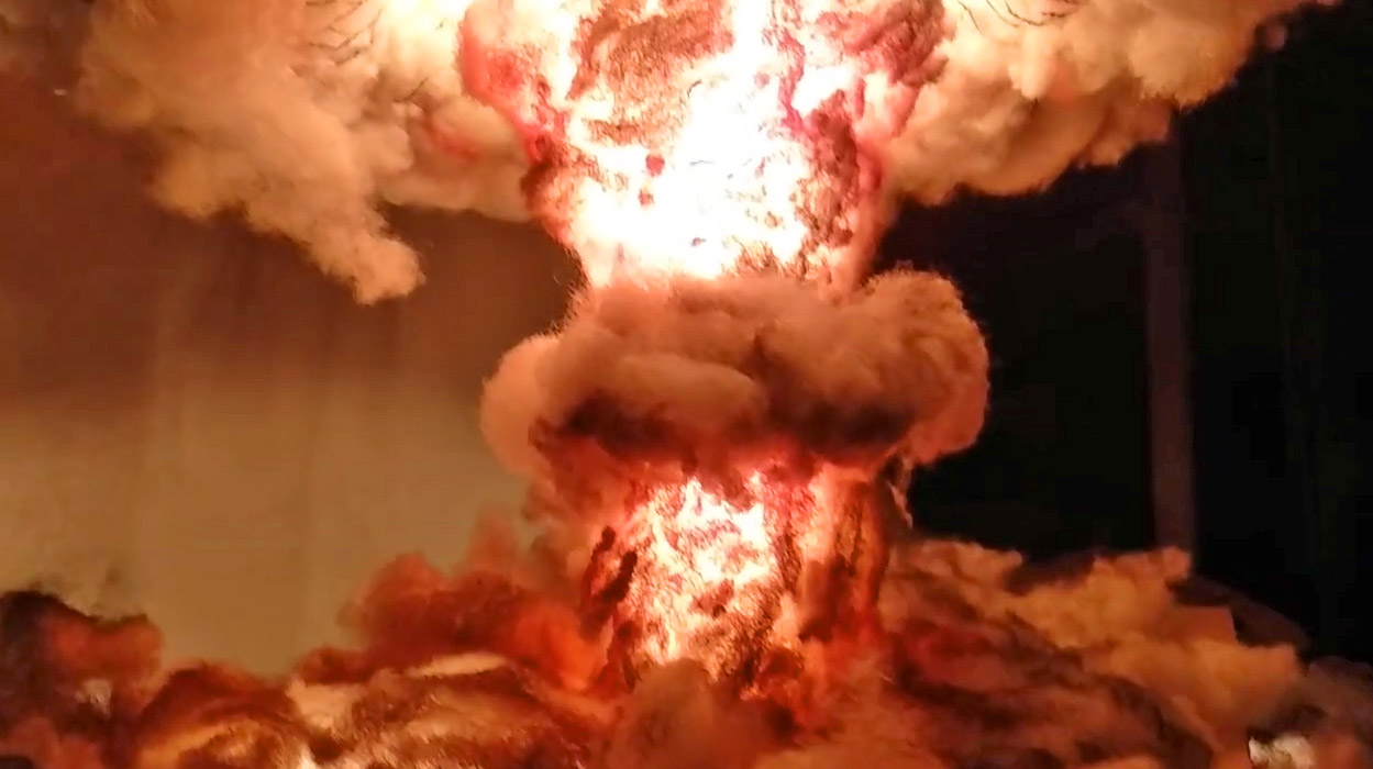 Nuclear Explosion Bomb Lamp - Mushroom cloud night-light diorama lamp