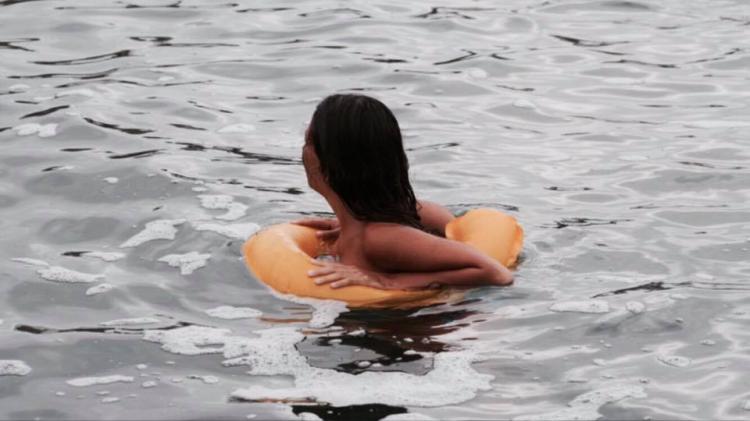 OneUp Throwable life-preserver flotation device - Instant inflating life-saving device