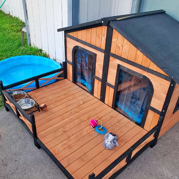 Outdoor Double Doghouse With a Deck