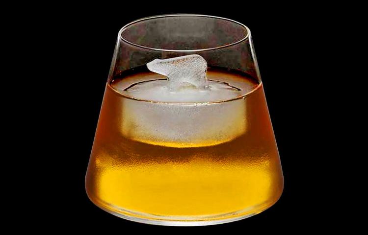 Arctic Ice Molds Show Polar Bears and Penguins Walking On Glaciers - Polar bear and penguins ice cube molds