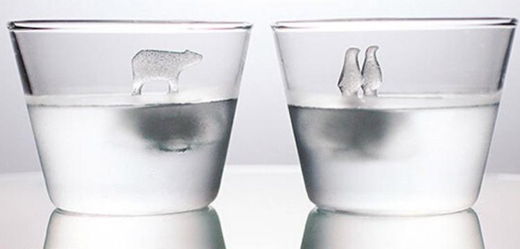 Arctic Ice Molds Show Polar Bears and Penguins Walking On Glaciers - Polar bear and penguins ice cube molds