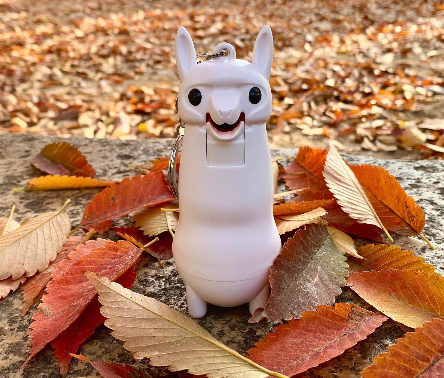 Pepper Spray Spitting Llama Keychain - Cute llama shaped pepper spray mase self defense weapon