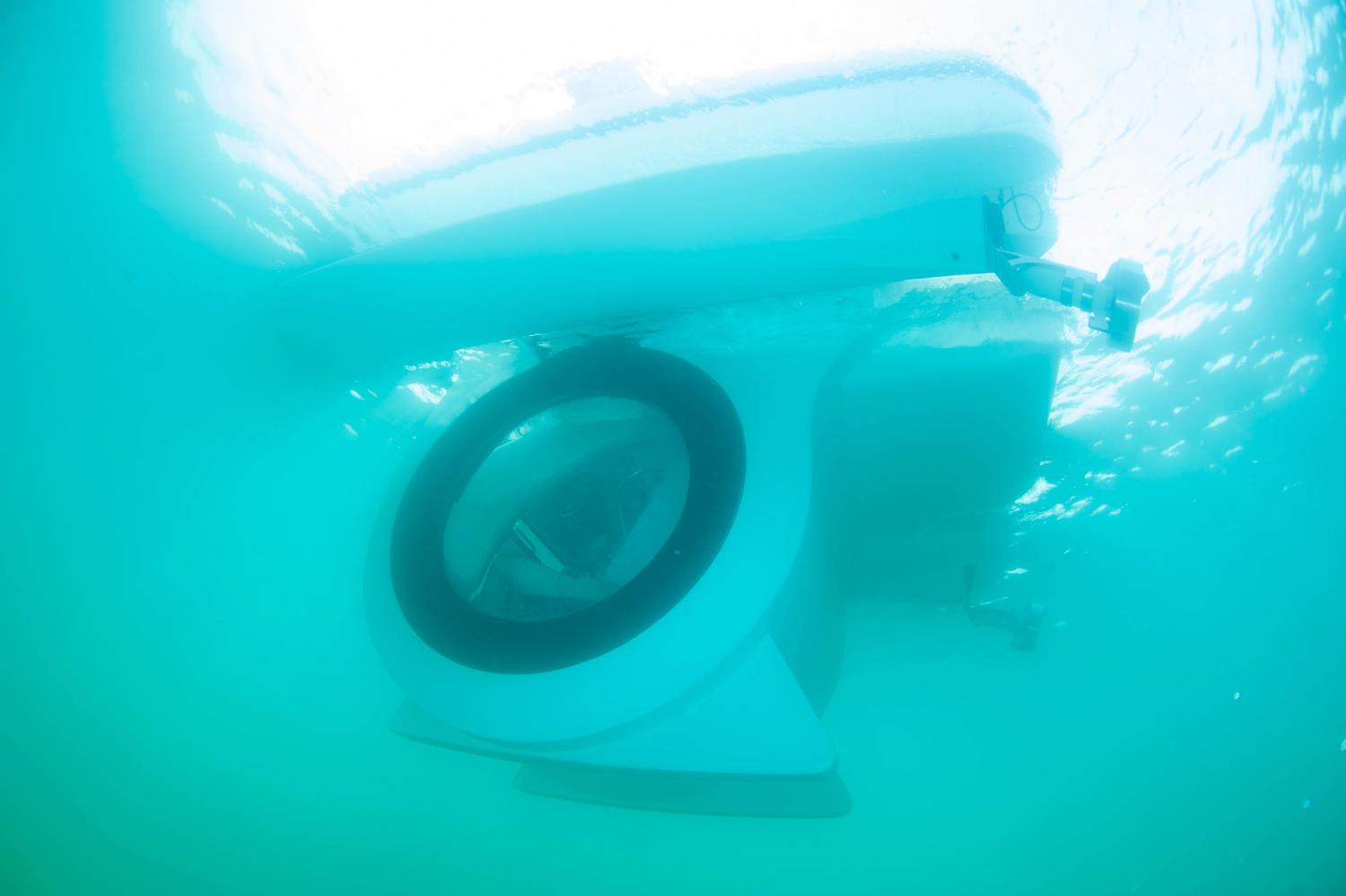 Ego Submarine: A Personal Boat/Submarine Hybrid Watercraft