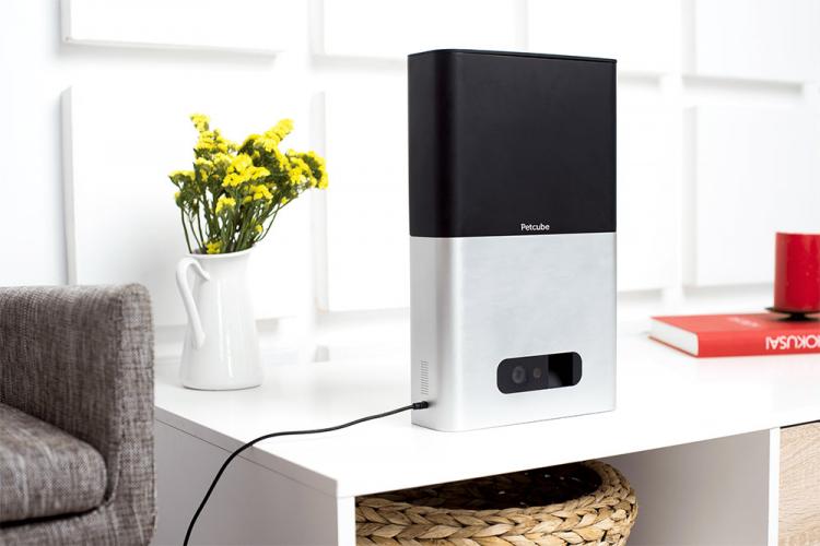 PetCube Bites - Interactive Pet Camera That Flings Treats - Treat launching pet camera