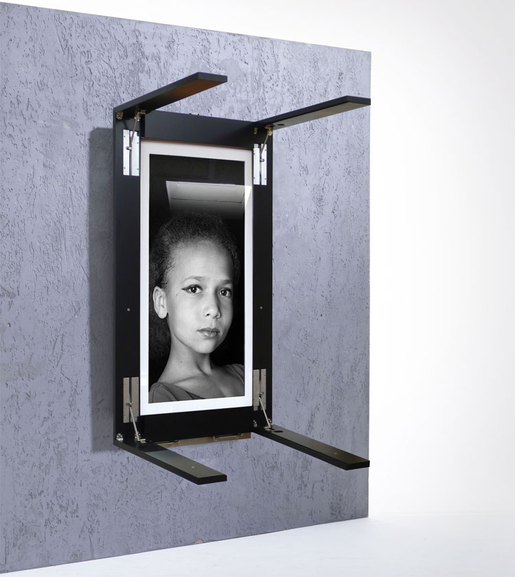 Picture Frame That Turns Into a Table