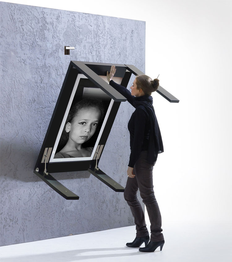 Picture Frame That Turns Into a Table