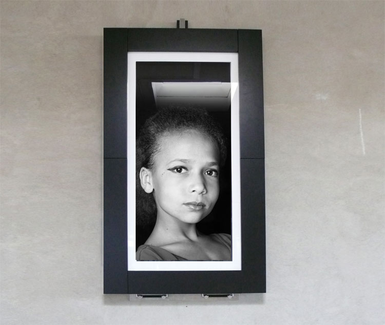 Picture Frame That Turns Into a Table