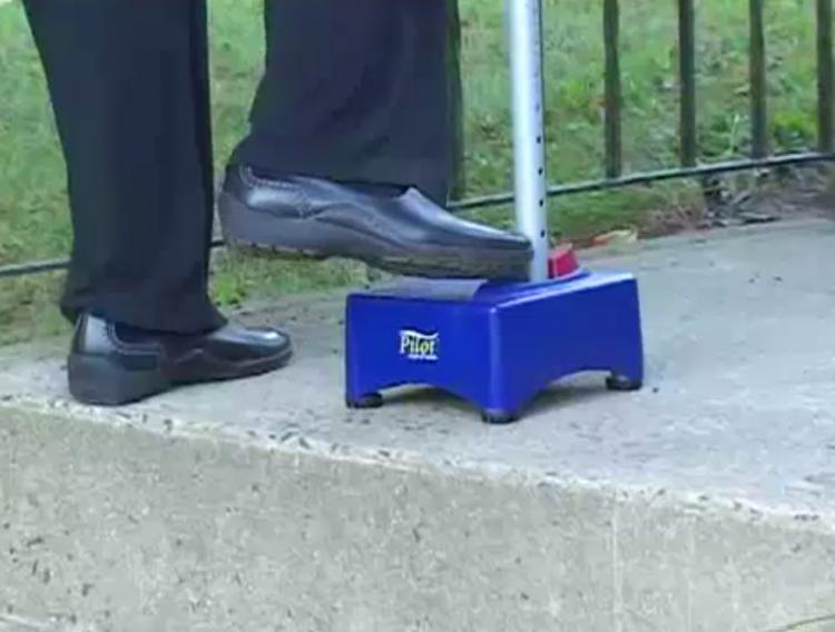 Pilot Step-Up Cane - Walking can with half-step - Stairs assistance cane