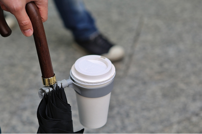 Umbrella Drink Holder Pivots So It'll Never Spill Your Drinks