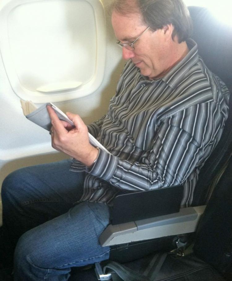 Create-a-Space portable airplane seat divider - Plane armrest divider