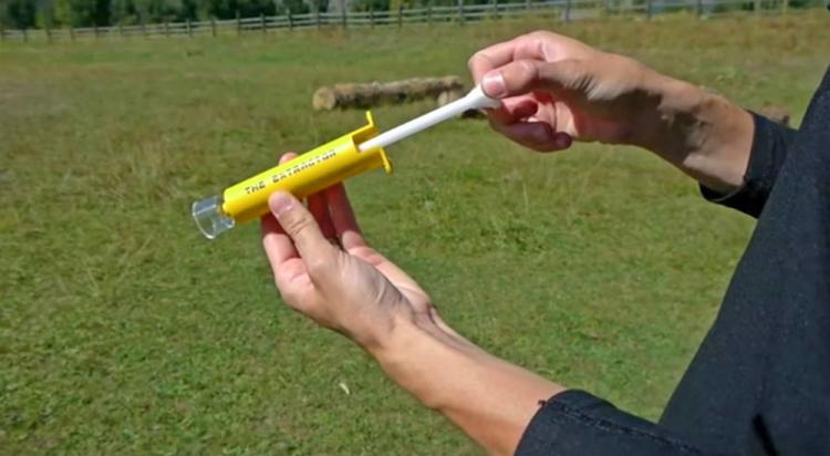 Sawyer Extractor Pump Kit - Suctions Out Venom and Poisons From Snake and Bug Bites - Suction venom and bee/wasp sting itchy irritants