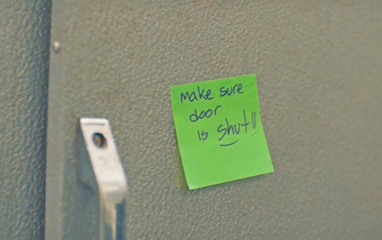 Extreme Post-it Notes Stick Reminders Anywhere - Waterproof and durable post-its - Best post-it notes